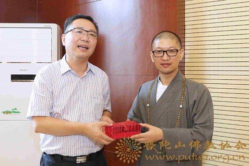 佛教-舟山市委常委、市委统战部部长忻海平赴中国佛学院普陀山学院教师节慰问