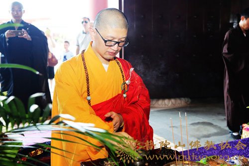 普陀山-中国佛学院普陀山学院普陀讲寺举行盂兰盆供传供法会