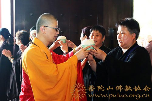 普陀山-中国佛学院普陀山学院普陀讲寺举行盂兰盆供传供法会