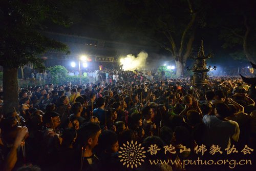 普陀山-普陀山普济禅寺观音香会进香活动安全有序