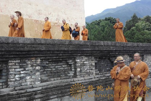 普陀山-中国佛学院普陀山学院2012级本科班毕业参学团“七彩云南”之旅圆满结束