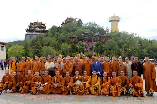 普陀山-中国佛学院普陀山学院2012级本科班毕业参学团“七彩云南”之旅圆满结束
