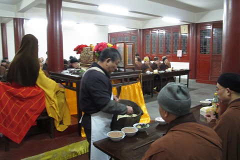 腊八节-壬辰年腊八节普济禅寺隆重举行施粥活动