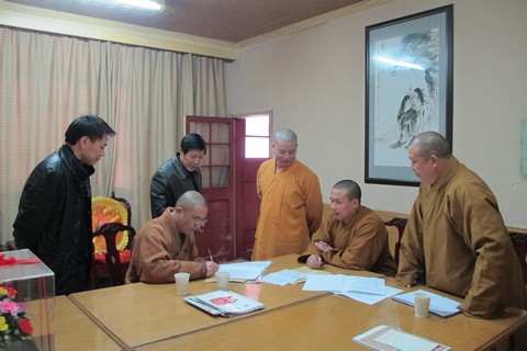 佛协综治办赴全山各寺院开展2013年度工作目标责任书签定工作