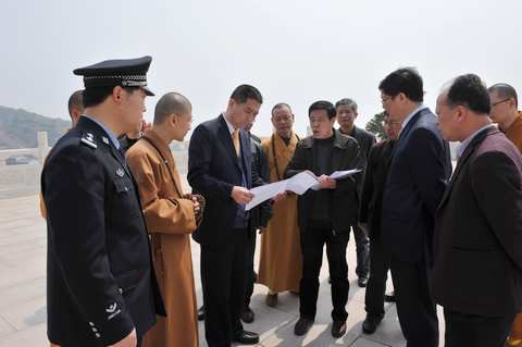 佛教-宝陀讲寺暨万佛宝塔佛像开光法会筹备工作紧张进行