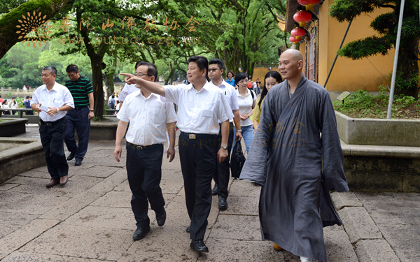 佛教-台湾花莲县县长傅崐萁一行参访普济禅寺