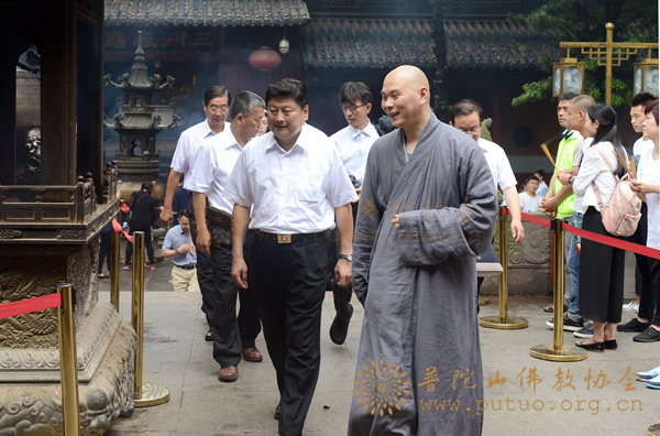 佛教-台湾花莲县县长傅崐萁一行参访普济禅寺