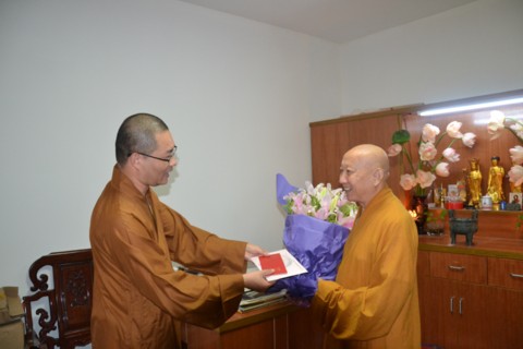 佛教-佛协领导慰问本山普济禅寺智禅长老