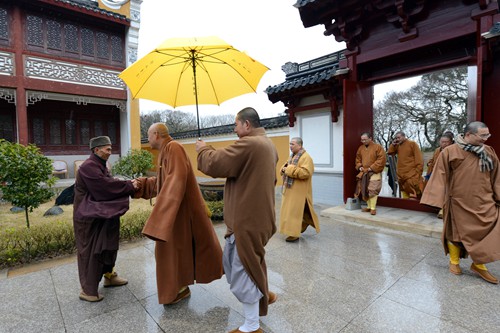 佛教-道慈会长赴法雨禅寺等寺院走访慰问