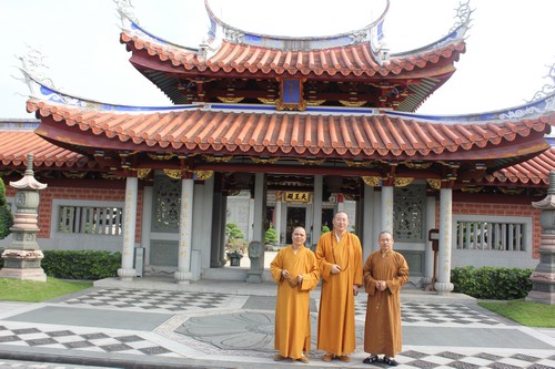 佛教-净旻副会长、门肃副会长一行赴泰国、新加坡、印尼考察