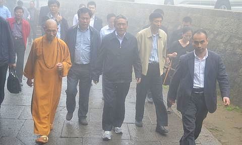 原全国人大常委会副委员长热地一行来山视察