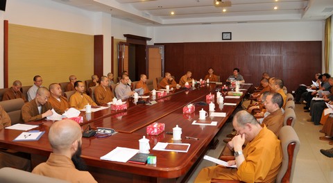佛学-中国佛学普陀山学院法师认真学习贯彻浙江省第十三次党代会精神