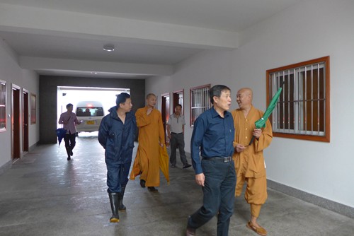 台风-沈小杨副会长一行赴全山沿海寺庵检查防台工作 台风-沈小杨副会长一行赴全山沿海寺庵检查防台工作
