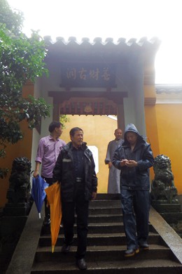 台风-沈小杨副会长一行赴全山沿海寺庵检查防台工作 台风-沈小杨副会长一行赴全山沿海寺庵检查防台工作