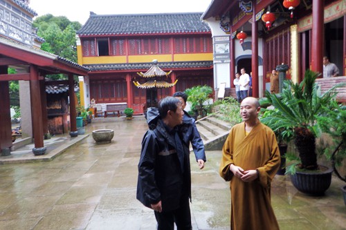 台风-沈小杨副会长一行赴全山沿海寺庵检查防台工作 台风-沈小杨副会长一行赴全山沿海寺庵检查防台工作