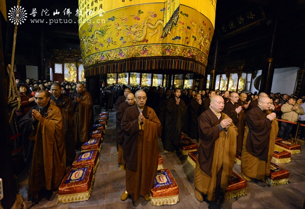 普陀山-普陀山普济禅寺举行“佛缘之路·朝圣祈福万里行”元旦祈福法会