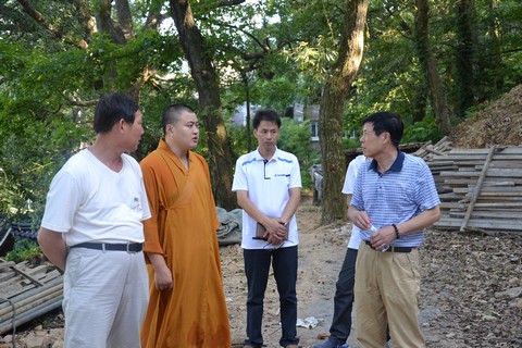 台风-本会副会长沈小杨居士一行赴法雨禅寺等寺院指导防御“双台风”工