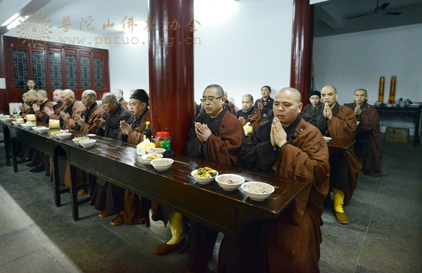 腊八节-乙未年佛成道日普济禅寺隆重举行腊八施粥感恩活动