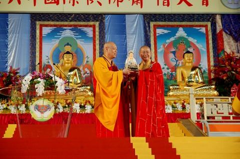 佛教-中佛协副会长道慈大和尚率团赴台参加2012年中华国际供佛斋僧大会