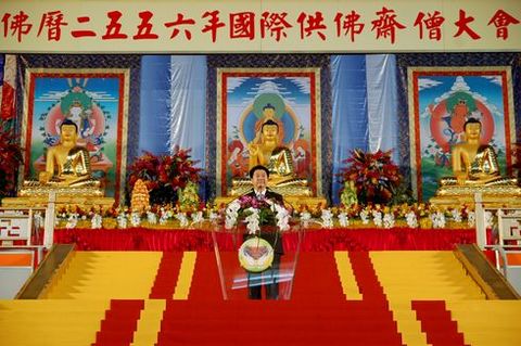 佛教-中佛协副会长道慈大和尚率团赴台参加2012年中华国际供佛斋僧大会