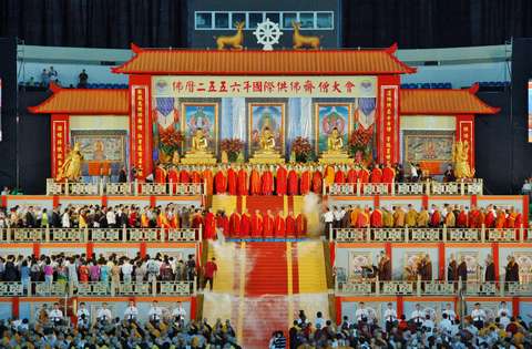 佛教-中佛协副会长道慈大和尚率团赴台参加2012年中华国际供佛斋僧大会