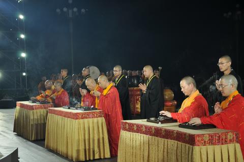 奉化-道慈会长一行出席2012中国（奉化）雪窦山弥勒文化节开幕式