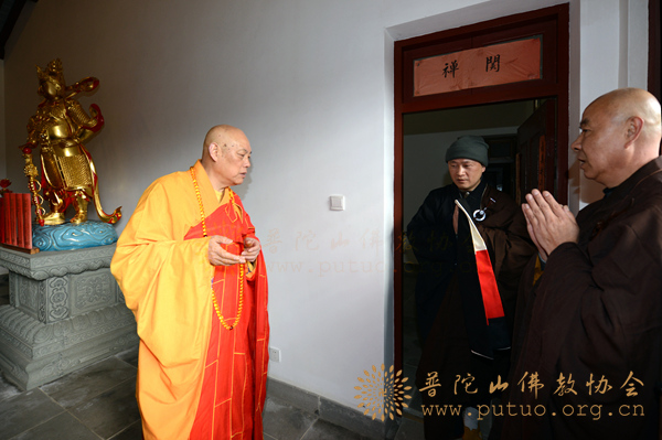 佛教-会长道慈大和尚恭迎古佛洞仁证法师圆满出关