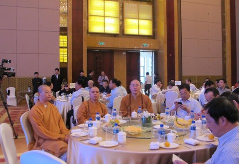 茶话会-道慈会长一行出席2012舟山市各界人士中秋茶话会