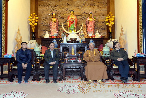 普陀山-一山一宁国师墨宝赠送仪式在普陀山普济禅寺方丈殿举行