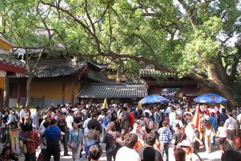 佛教-今年中秋、国庆长假“双节”期间普济禅寺敬香活动有序开展