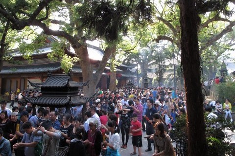 佛教-今年中秋、国庆长假“双节”期间普济禅寺敬香活动有序开展