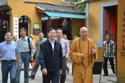 普陀山-民盟中央副主席索丽生一行来普陀山视察