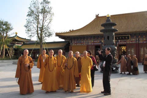 普陀山-“台湾南海观音普陀山寻根之旅”一行参访宝陀讲寺、普门万佛宝塔