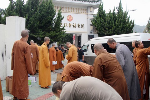 社会福利院-九九重阳节中国佛学院普陀山学院赴普陀区社会福利院尉问