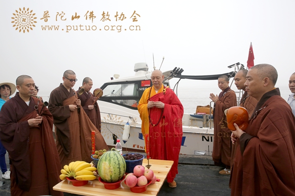 佛教-会长道慈大和尚赴登步岛举行放生活动