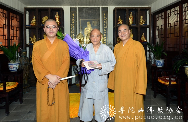 佛教-佛协委派代表赴杨枝禅林慰问长老生日