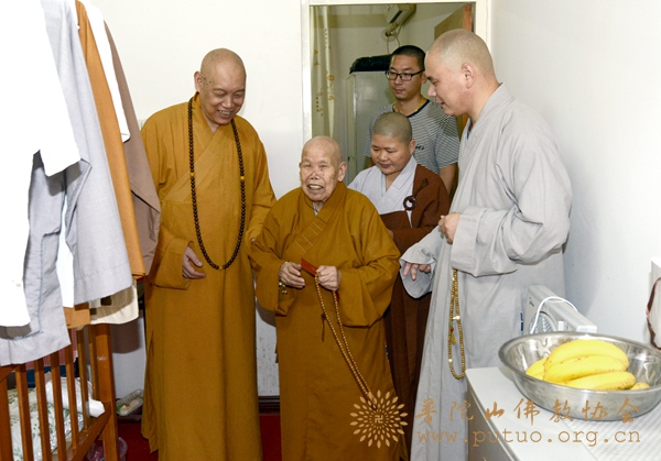佛教-会长道慈大和尚赴佛教颐养堂和本山敬老院中秋节慰问