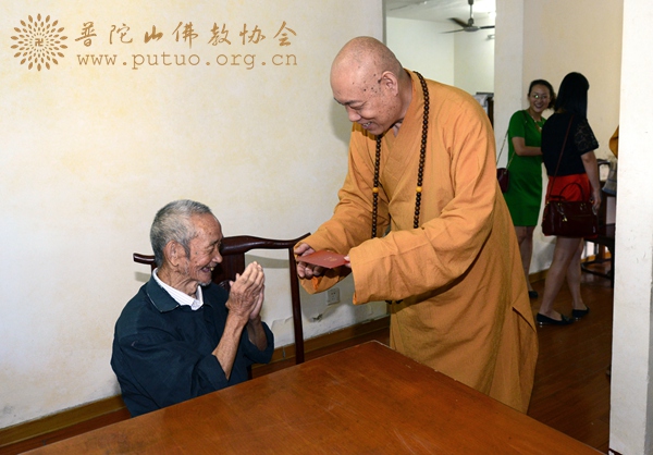 佛教-会长道慈大和尚赴佛教颐养堂和本山敬老院中秋节慰问