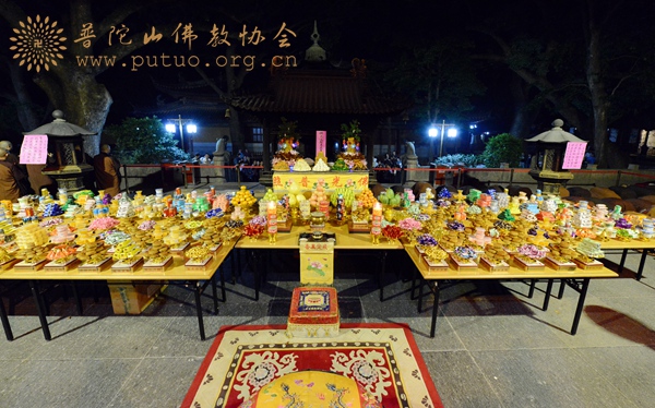 普陀山-普陀山普济禅寺隆重举行“拜月”祈福法会