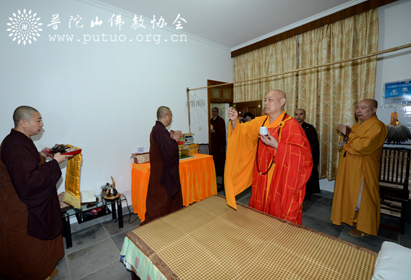 佛教-会长道慈大和尚为古佛洞修闻法师送关