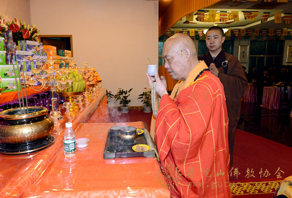 佛教-普陀山佛教协会全山执事第三十期共修观音七法会举行熏坛仪式