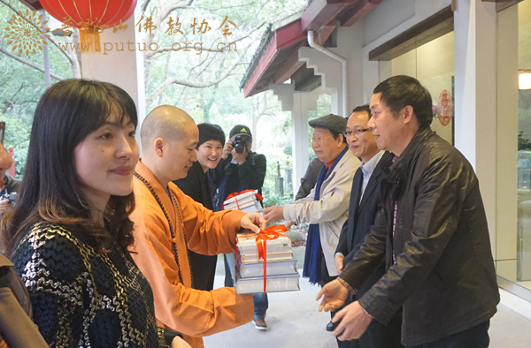 文化-普陀山隆重举行文化丛书首发仪式