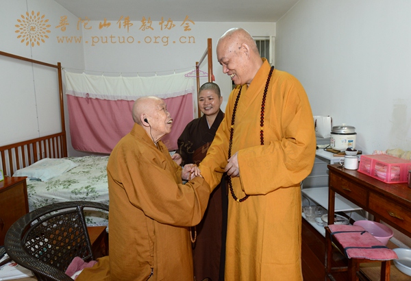 佛教-道慈大和尚一行赴佛教颐养堂、普陀山敬老院进行中秋节慰问