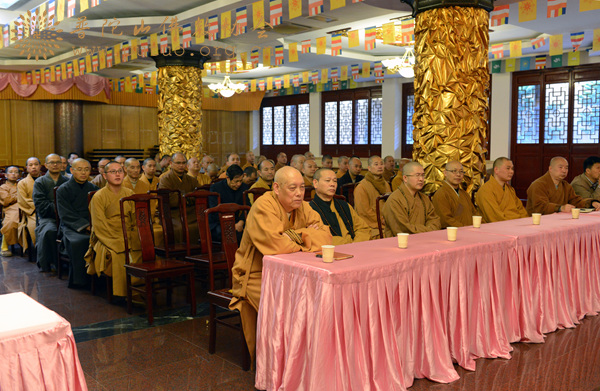 佛教-普陀山佛教协会组织寺院学习党的十八大五中全会会议精神