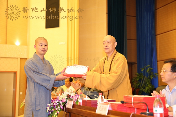 佛教-中国佛学院普陀山学院2016秋季开学典礼在学院国际会议中心举行