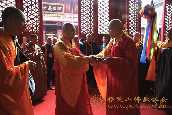 佛教-会长道慈大和尚出席武汉归元禅寺隆醒大和尚荣膺方丈庆典