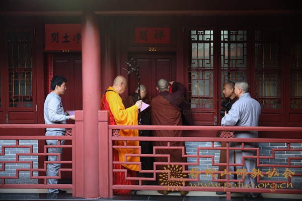 佛教-会长道慈大和尚为悦岭禅院如念法师、宗刚法师送关