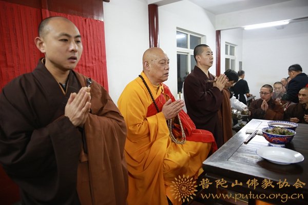 普陀山-普陀山普济禅寺纪念佛成道日奉施腊八粥