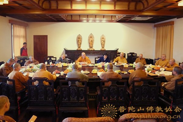 佛教-普陀山佛教协会2016年年终总结大会进行分组讨论