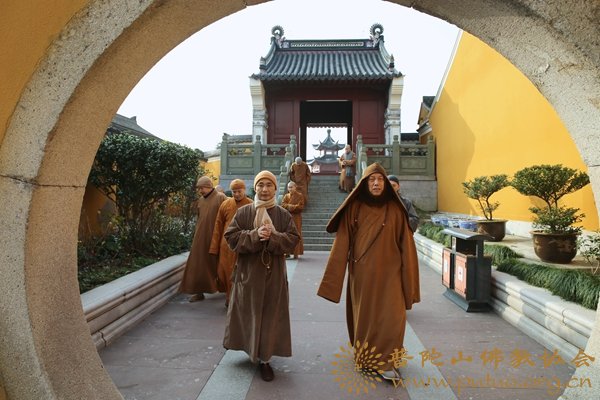 佛教-会长道慈大和尚一行赴全山各寺院、养老院走访慰问